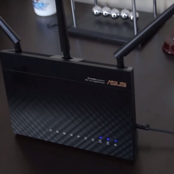 Asus DSL-AC68U Wireless AC-1900 Gigabit ADSL/VDSL Network Router - Picture 1 of 2